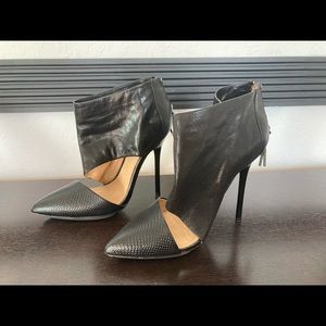 Lamb high heel with braid cross over